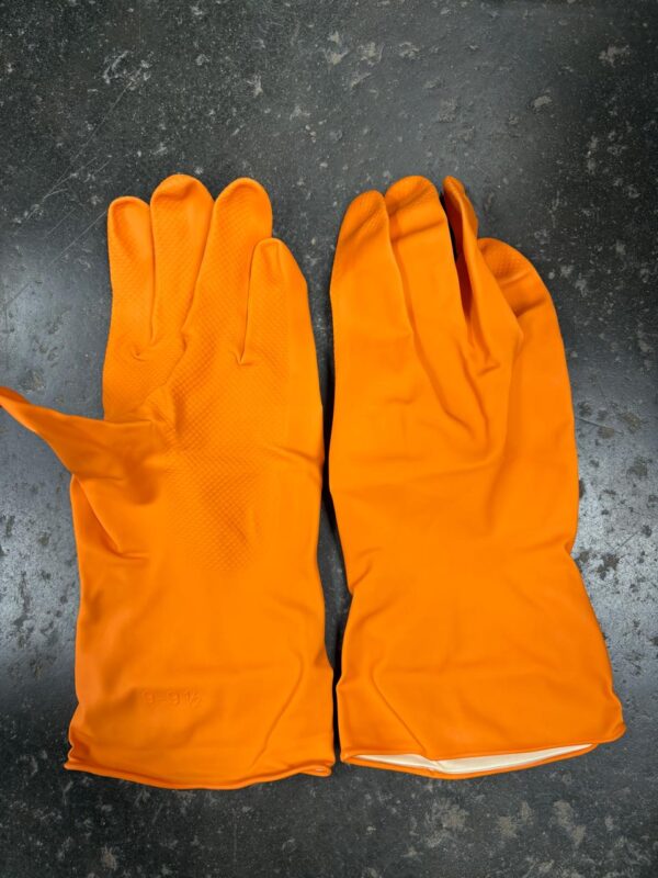 Rubber hand gloves for wet use